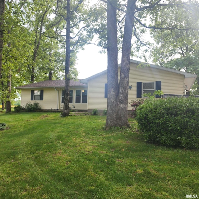 15267 N Woodlawn Ln, Woodlawn, IL 62898 - rear view of house featuring a lawn