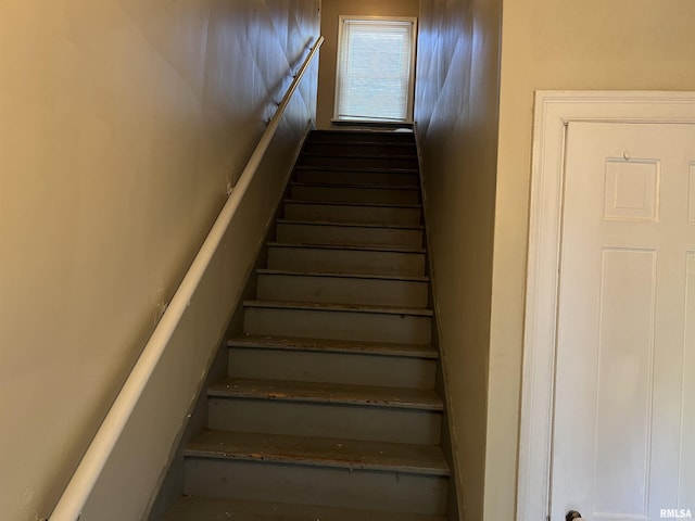 404 W Elm St, Carbondale, IL 62901 - view of stairway
