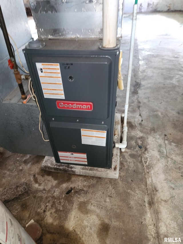 105 E Rea St, Valier, IL 62891 - utilities featuring heating unit