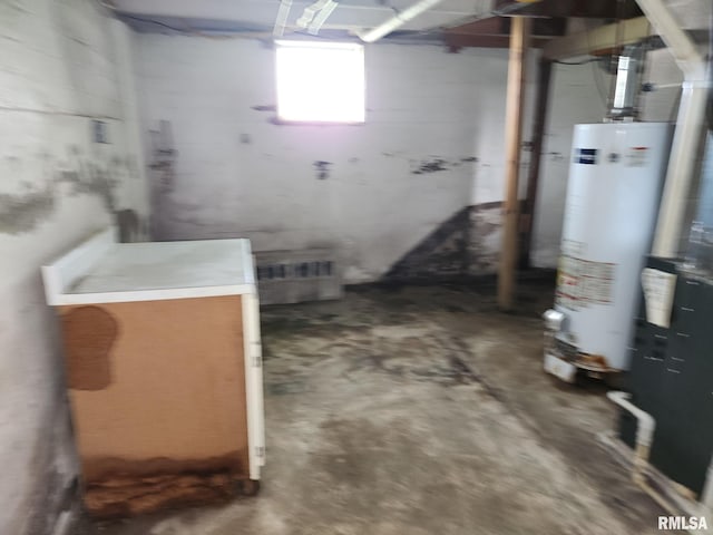 105 E Rea St, Valier, IL 62891 - basement featuring gas water heater