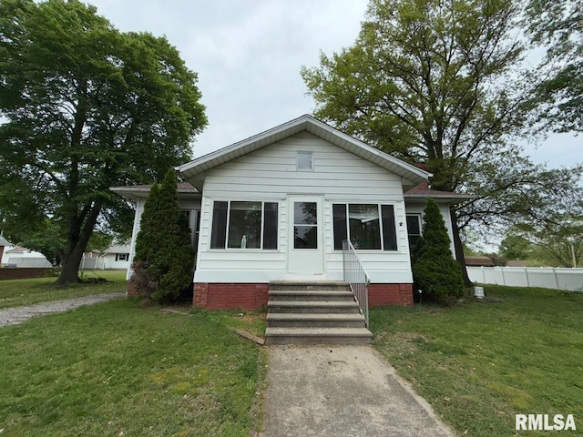105 E Rea St, Valier, IL 62891 - view of front of house featuring entry steps