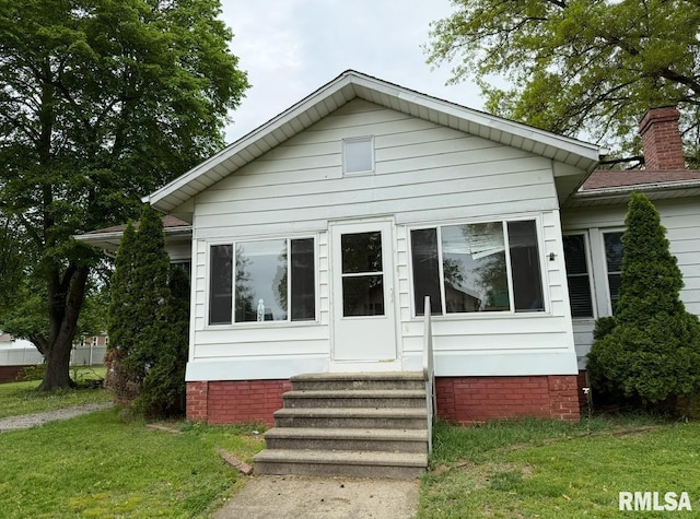 105 E Rea St, Valier, IL 62891 - bungalow-style house featuring entry steps, a chimney, a front yard, and crawl space