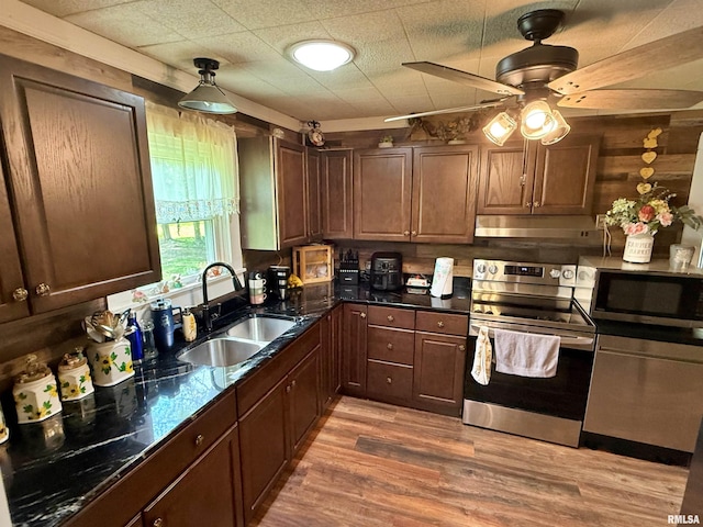 6556 S US-45 Rd, Brookport, IL 62910 - kitchen featuring appliances with stainless steel finishes, a sink, under cabinet range hood, light wood-style floors, and ceiling fan