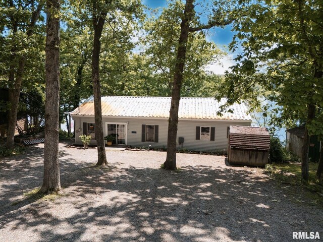 2560 Egyptian Hills Dr, Creal Springs, IL 62922 - back of property featuring a storage shed, metal roof, and an outbuilding