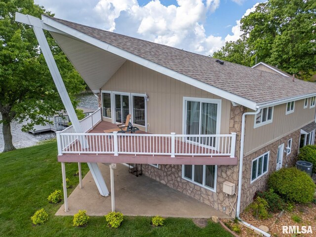 12687 N Shoreland Dr, Marion, IL 62959