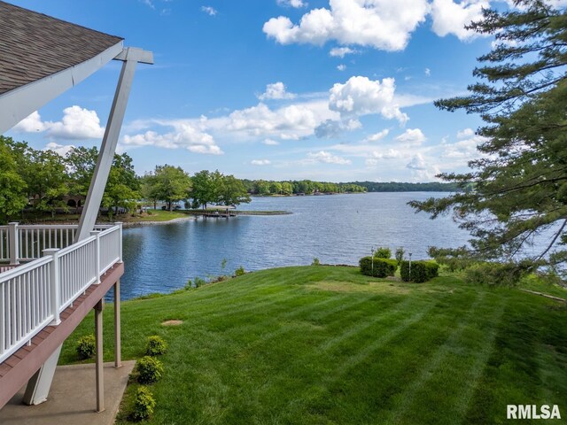 12687 N Shoreland Dr, Marion, IL 62959