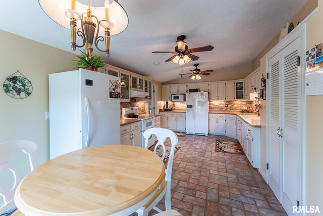 12687 N Shoreland Dr, Marion, IL 62959