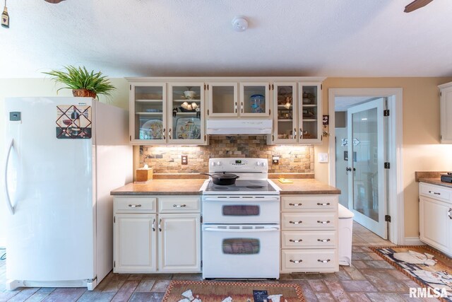 12687 N Shoreland Dr, Marion, IL 62959