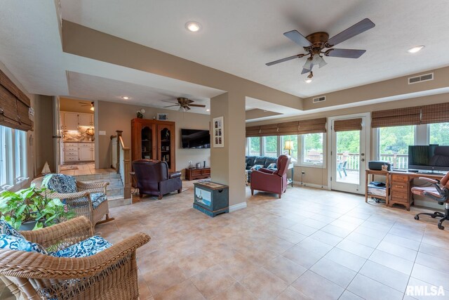 12687 N Shoreland Dr, Marion, IL 62959