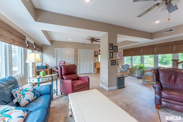 12687 N Shoreland Dr, Marion, IL 62959