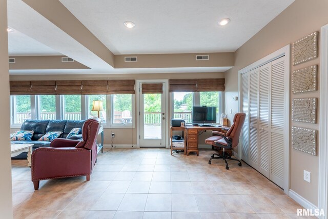 12687 N Shoreland Dr, Marion, IL 62959