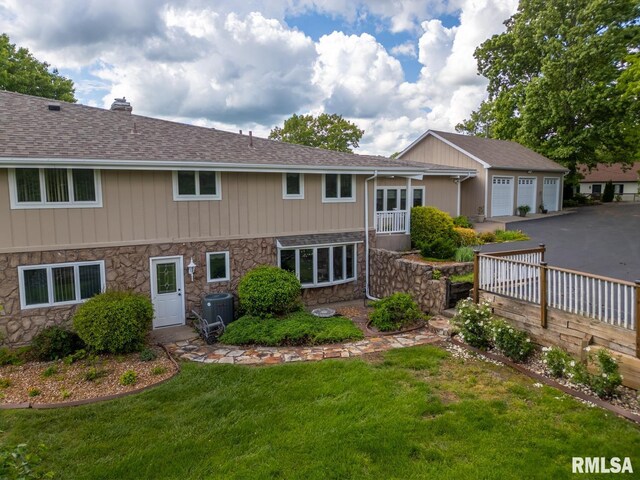 12687 N Shoreland Dr, Marion, IL 62959