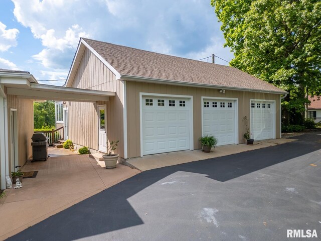 12687 N Shoreland Dr, Marion, IL 62959