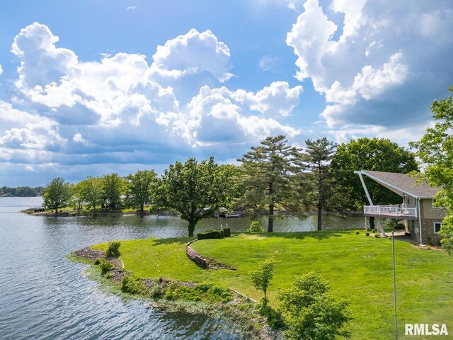 12687 N Shoreland Dr, Marion, IL 62959