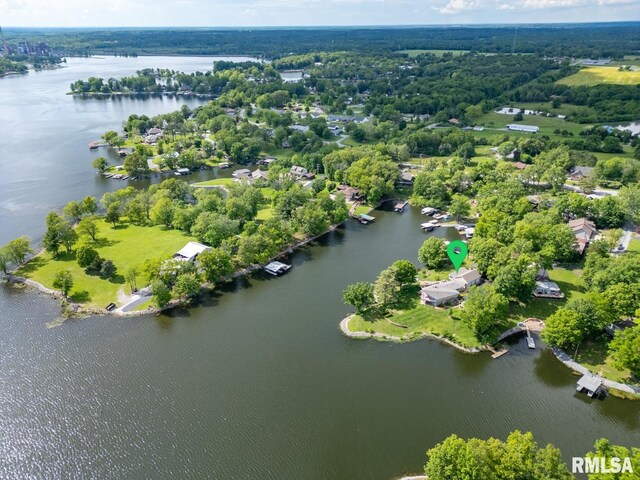 12687 N Shoreland Dr, Marion, IL 62959