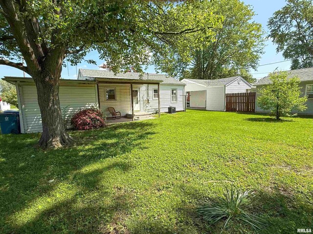 225 Hickory St, Flora, IL 62839 - photo 45