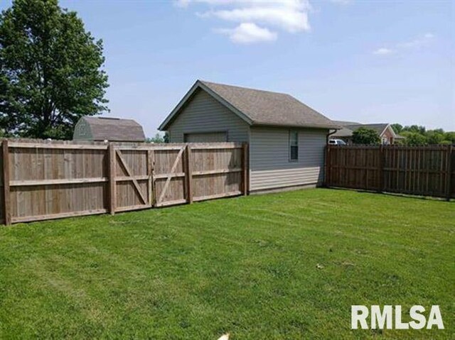 103 Chase Ln, Marion, IL 62959 - view of yard