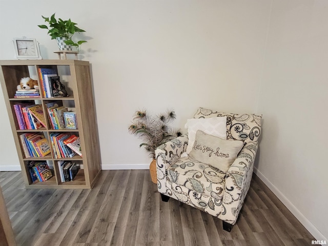 214 W 12th St, Flora, IL 62839 - sitting room with wood finished floors and baseboards