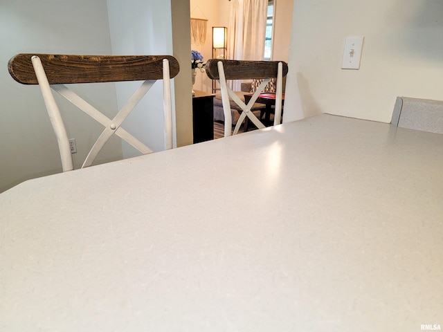 214 W 12th St, Flora, IL 62839 - dining area view