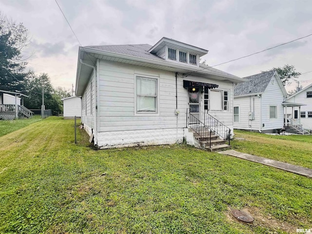 1508 Fisk St, Eldorado, IL 62930 - view of front of home with a front yard