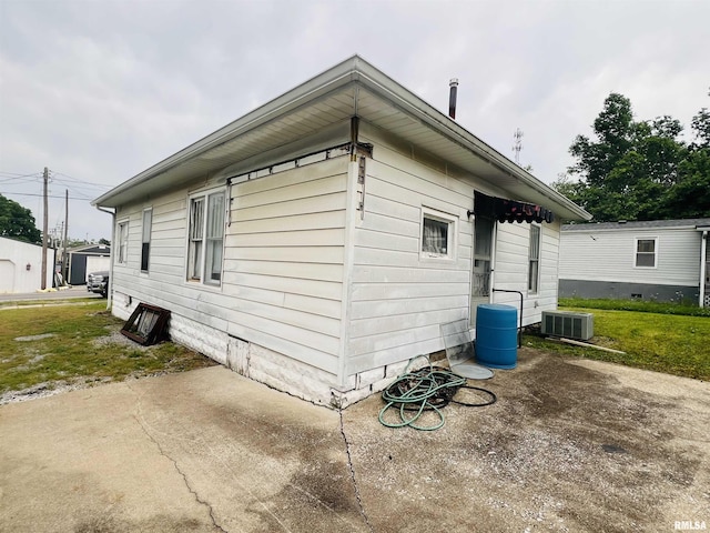 1508 Fisk St, Eldorado, IL 62930 - view of side of property with central AC