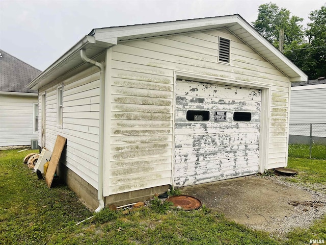 1508 Fisk St, Eldorado, IL 62930 - view of outdoor structure featuring an outdoor structure