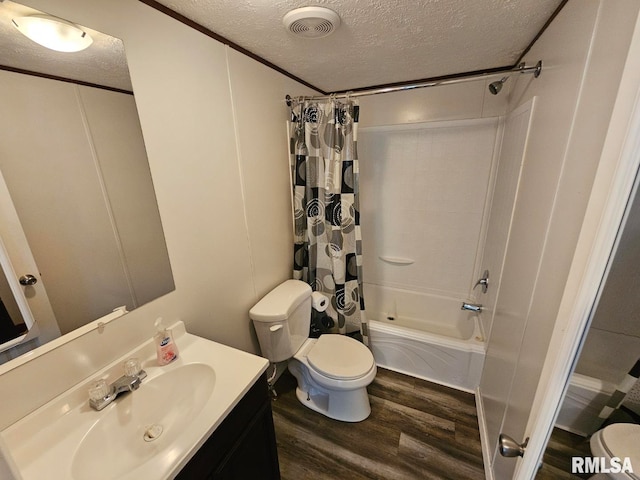 901 W 4th St, Bluford, IL 62814 - bathroom featuring a textured ceiling, toilet, wood finished floors, shower / bathtub combination with curtain, and vanity