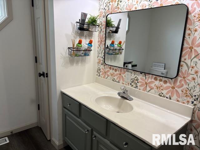 1500 Saint Andrews Pl, Herrin, IL 62948 - bathroom featuring vanity
