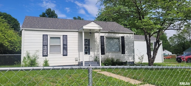 2814 Mannen St, Mount Vernon, IL 62864 - view of front facade with a shingled roof and entry steps