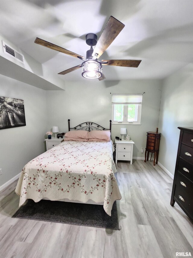 1144 S Morningside Dr, Carbondale, IL 62901 - bedroom with light wood-type flooring, baseboards, and ceiling fan