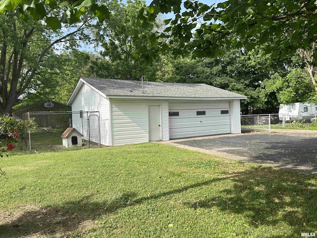 401 W 11th St, Christopher, IL 62822 - view of detached garage