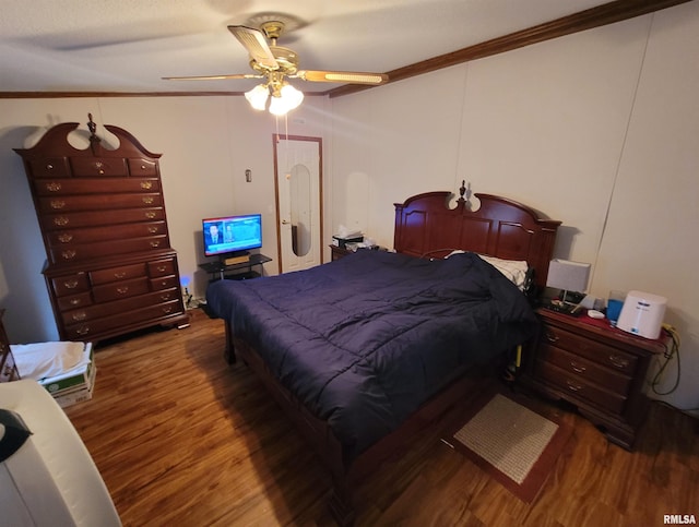 3614 S Hotze Rd, Salem, IL 62881 - bedroom featuring crown molding, wood finished floors, and a ceiling fan