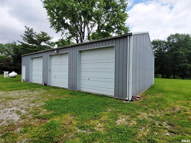 3614 S Hotze Rd, Salem, IL 62881 - view of detached garage