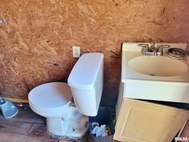 901 Catherine St, Metropolis, IL 62960 - half bath with toilet and vanity