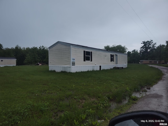 2709 Queens Ave, Odin, IL 62870 - view of side of home featuring a yard