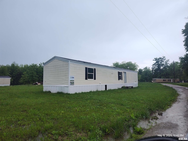 2709 Queens Ave, Odin, IL 62870 - view of home's exterior with a yard