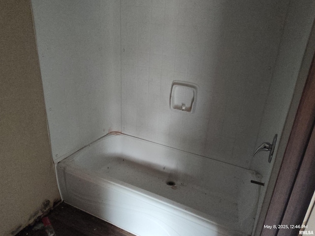 2709 Queens Ave, Odin, IL 62870 - full bath with a bathtub