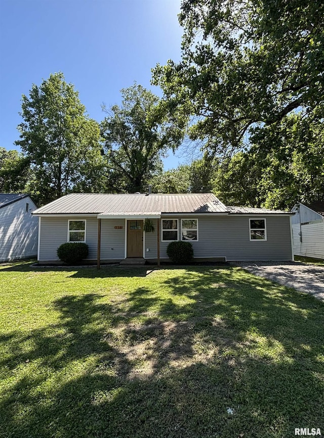 116 Lindsey Ave, Metropolis, IL 62960 - view of front of property featuring a front lawn and metal roof