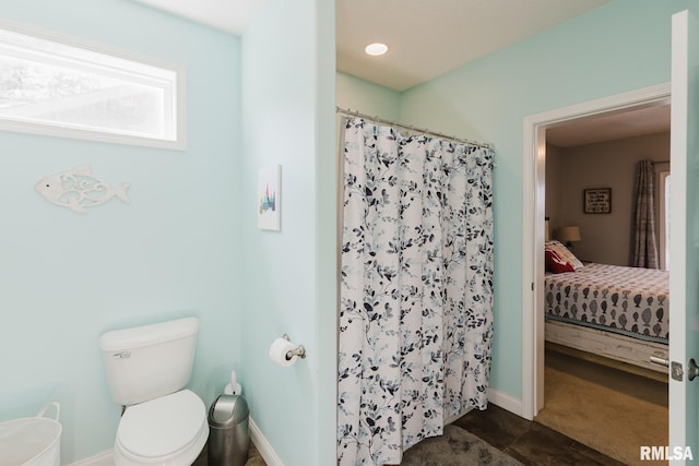 11782 Driftwood Dr, Marion, IL 62959 - ensuite bathroom with toilet, a shower with shower curtain, and baseboards