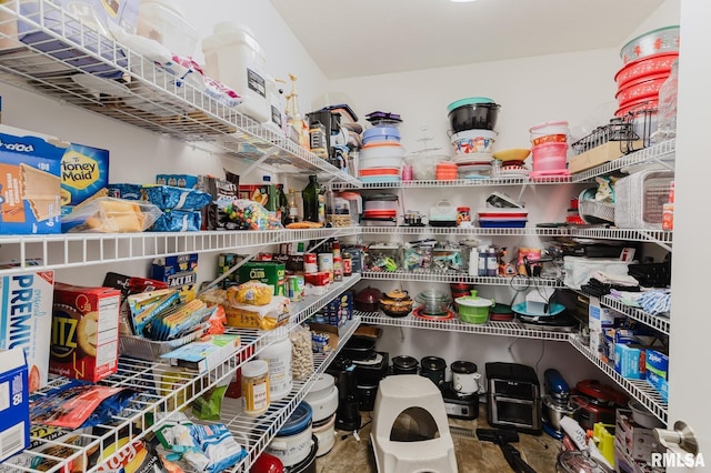 11782 Driftwood Dr, Marion, IL 62959 - view of pantry