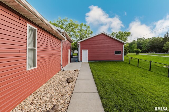 11782 Driftwood Dr, Marion, IL 62959 - view of side of home