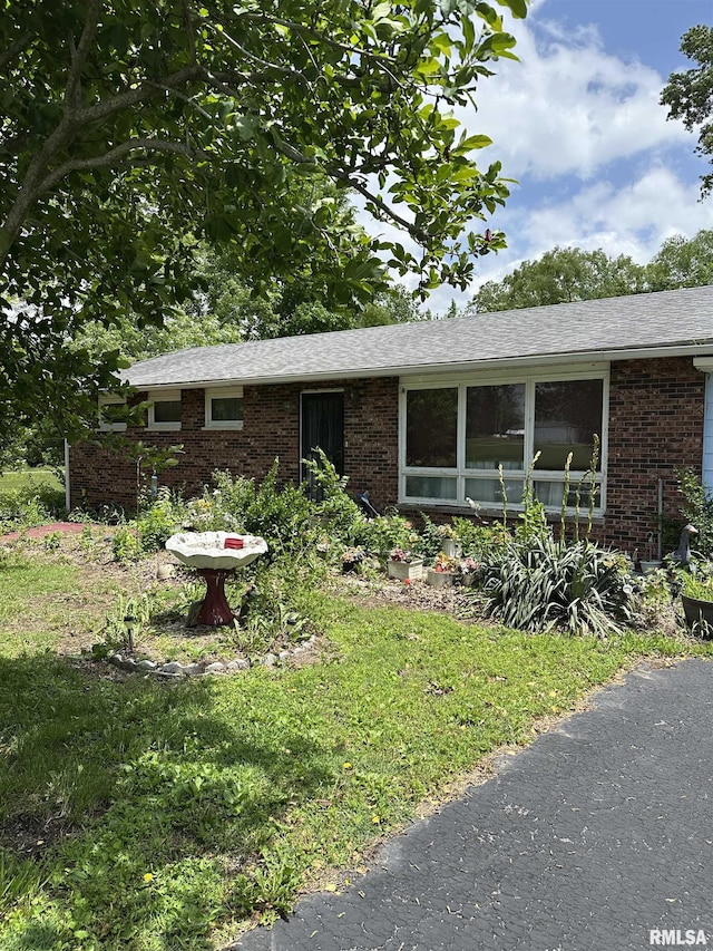 1480 Hemlock Rd, Duquoin, IL 62832 - ranch-style home with brick siding, a front lawn, and roof with shingles