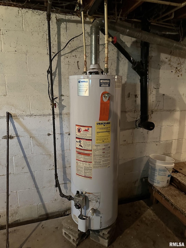 1480 Hemlock Rd, Duquoin, IL 62832 - utility room with water heater