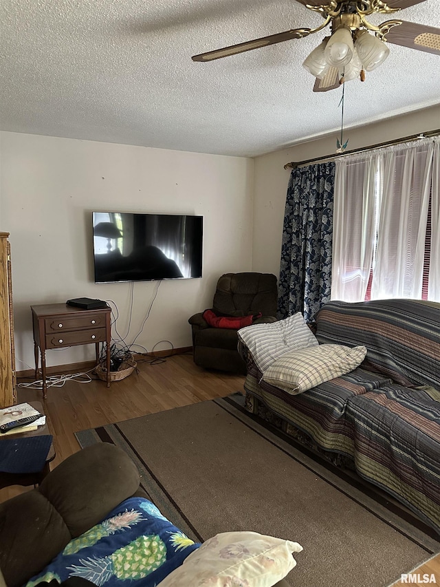 1480 Hemlock Rd, Duquoin, IL 62832 - living room featuring a ceiling fan, wood finished floors, and a textured ceiling