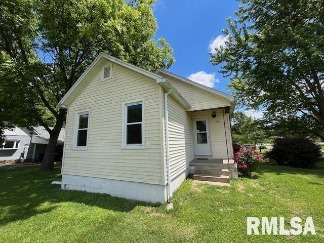 475 Holt St, Vergennes, IL 62994 - rear view of property featuring a yard