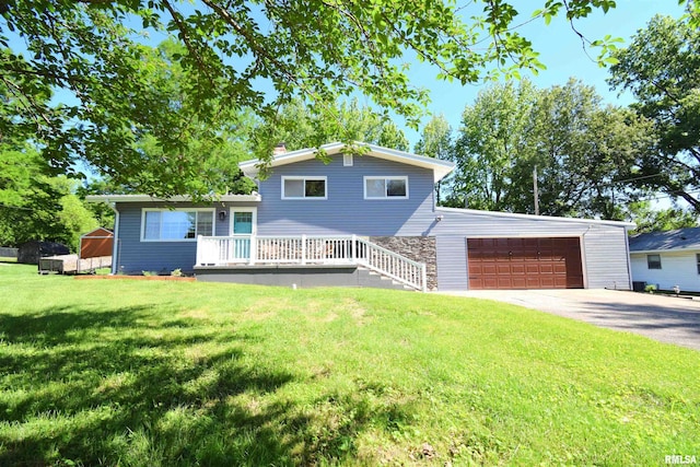 2704 Jamison Blvd, Mount Vernon, IL 62864 - tri-level home featuring driveway, a front yard, and a garage