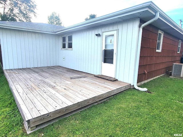 422 E Dr, Flora, IL 62839 - deck featuring central AC and a yard