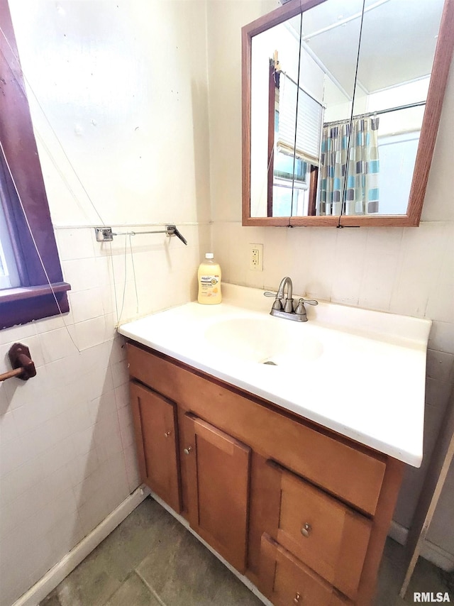 422 E Dr, Flora, IL 62839 - full bathroom featuring vanity, tile walls, and curtained shower