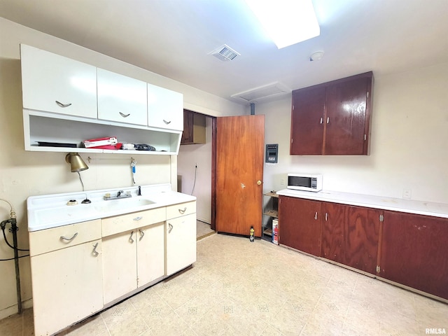 422 E Dr, Flora, IL 62839 - kitchen with white microwave, light countertops, and a sink