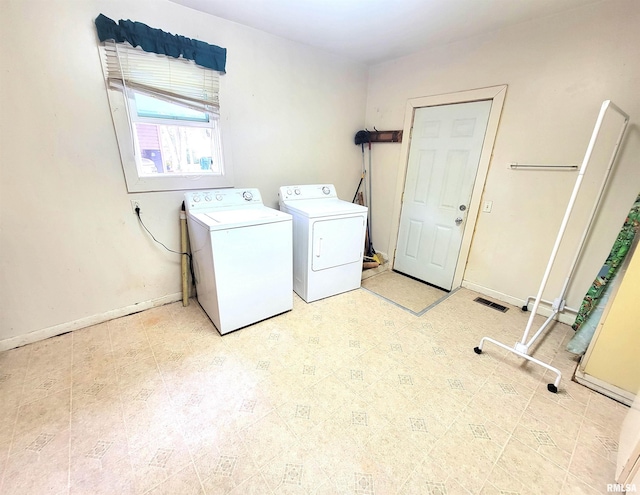 422 E Dr, Flora, IL 62839 - laundry area with washing machine and clothes dryer and baseboards